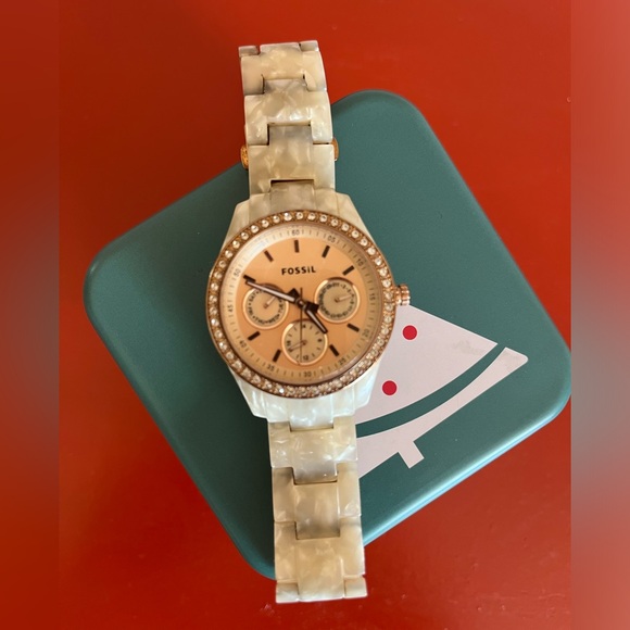 Fossil mother of pearl watch with box. Needs battery/all gems on face perfect - Picture 2 of 10